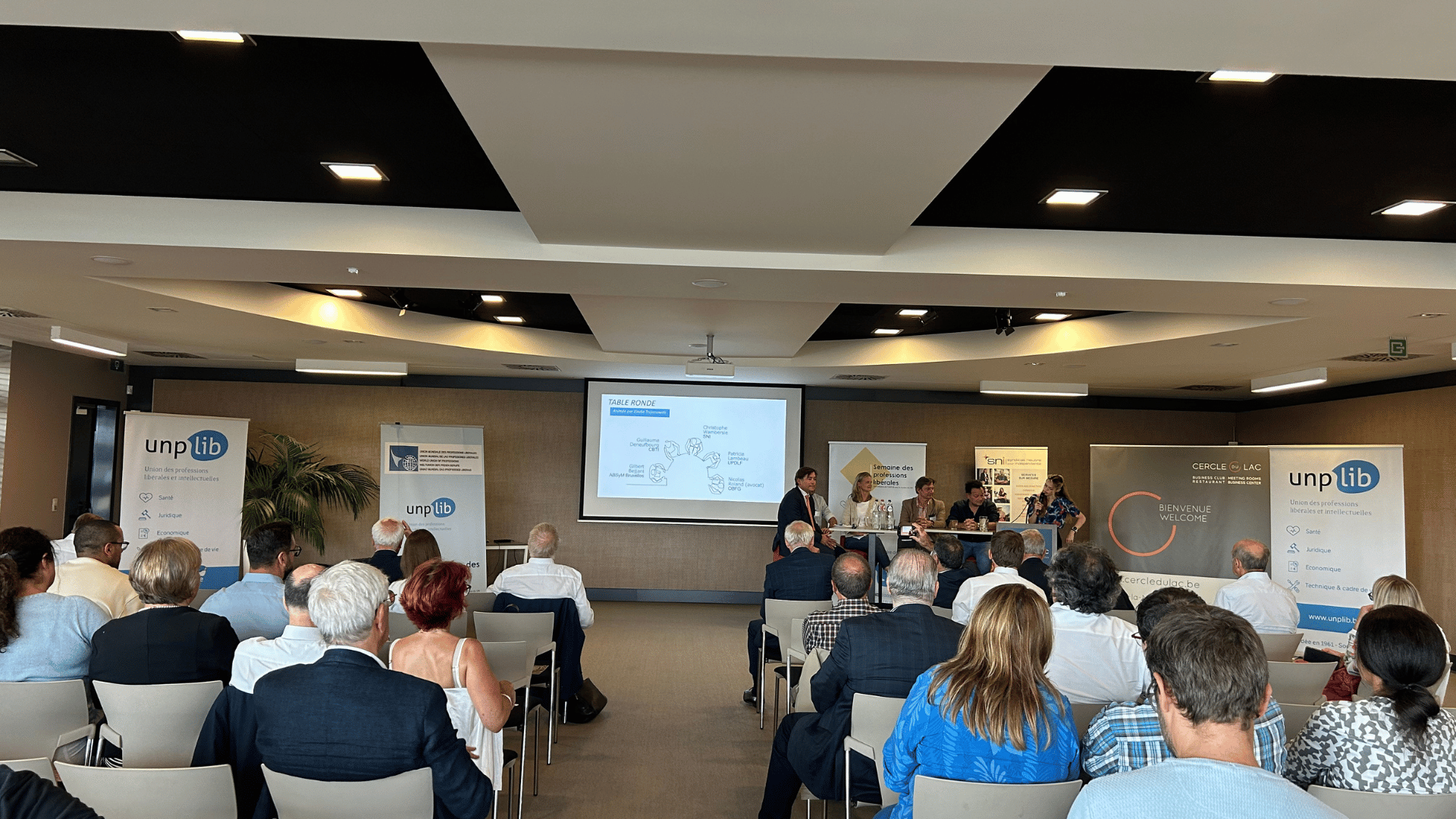 Professionnel·les réunis dans une salle lors d’une rencontre de l’UPDLF.